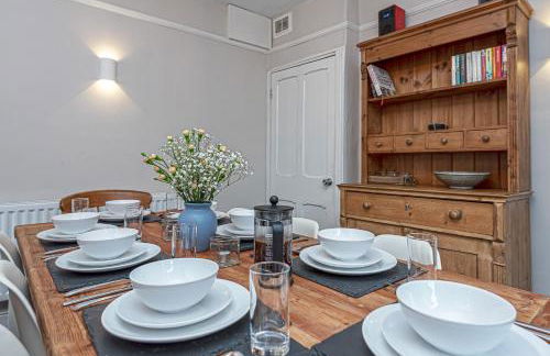 Character Townhouse in Town Centre & Superb Views - Foto 14