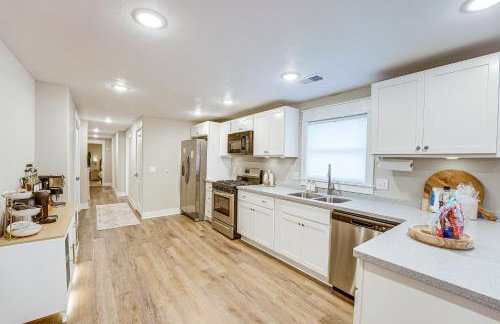 Serene and Updated Escape 1 Mi to Heritage Landing - Foto 9