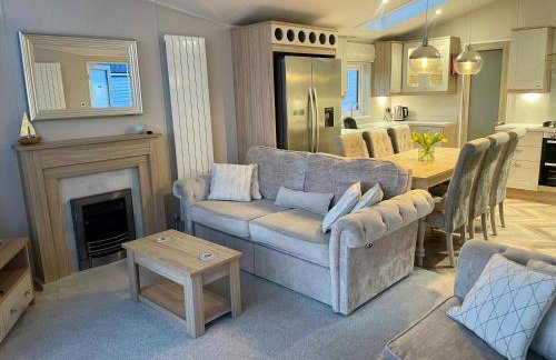 Rockley Park, Poole, Stunning Sea View, Close to Beach - Photo 6