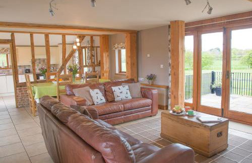 Henry's Barn - Ukc3168 - Photo 1