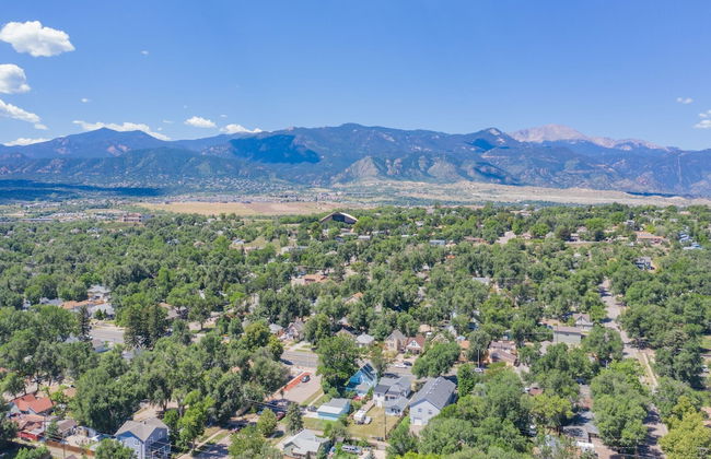 Pet-friendly 4 BR Family Stay Near Downtown - Foto 40