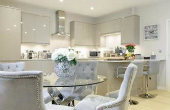 Elegant Epsom Flat in Period Building - Photo 8