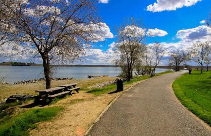 Folsom Old Town Escape • Cozy Cottage + Library - Foto 5