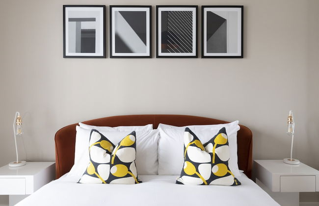 Elliot Oliver - Chic 2 Bedroom Town Centre Apartment - Photo 4