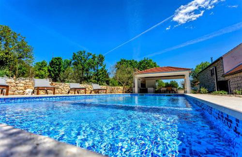 Charming stone house with private pool & jacuzzi - Holiday Home Vera - Photo 1