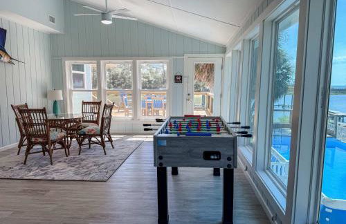 Spacious house- Deep Water Dock Pool Golf Cart Rental available - Foto 45