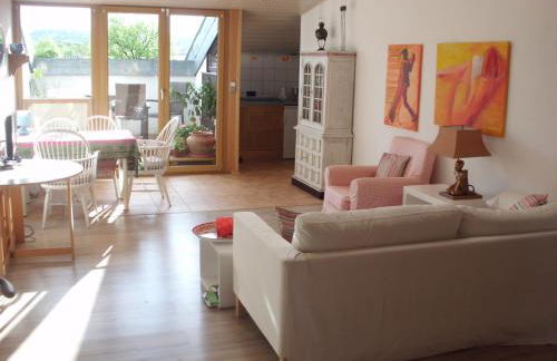 3-Zi Atelierdachwohnung mit Bergblick Seenähe und 2 Loggia - Foto 43