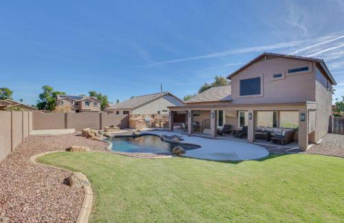 7 Mi to State Farm Stadium Family Home with Pool - Foto 27