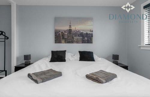 Brand New 4 Bedroom House - Sleeps 4 Fully Equipped, Free Parking, WiFi, Perfect for CONTRACTORS by Diamond Short Lets - Photo 3