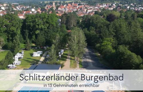 Amalias Burgwohnung - stilvolles Apartment mit Aufzug & Garten in der Hinterburg Schlitz - 2 Schlafzimmer, Parkplatz, Historisches Flair für Paare & Ruhesuchende - Foto 53