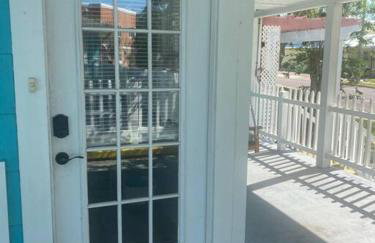 Rare- Downtown 2 bedroom! Family friendly! - Photo 20