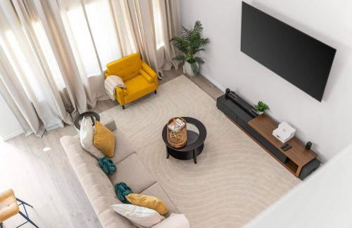 Luxurious 4-Bed Home with Pool Table & Nearby Pool - Foto 1