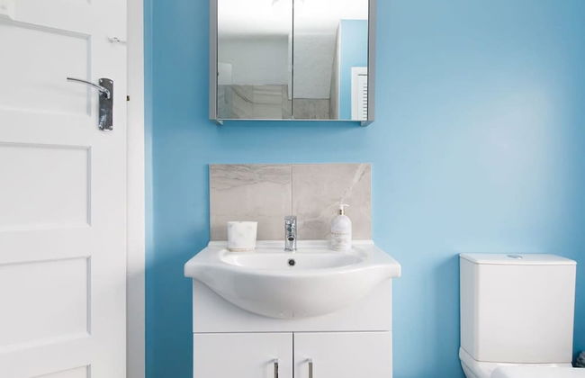 Bright Modern 4 br House 100 Metres From Beach - Photo 74