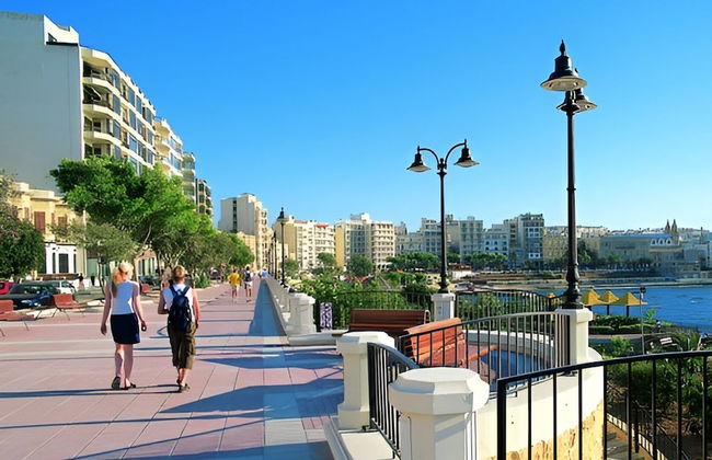 Elegant Sliema Penthouse, Panoramic Terrace - Foto 49