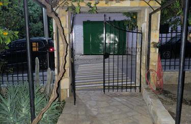 HoneyHouse - Photo 6