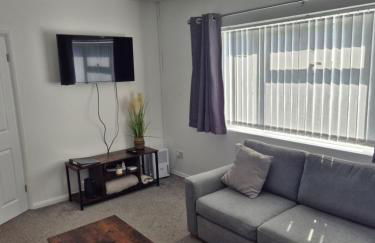 Entire House - Cheshire Oaks/Ellesmere Port - Photo 10