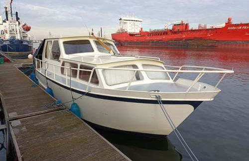 Süsses Motorboot - Bremen Überseestadt - Foto 22