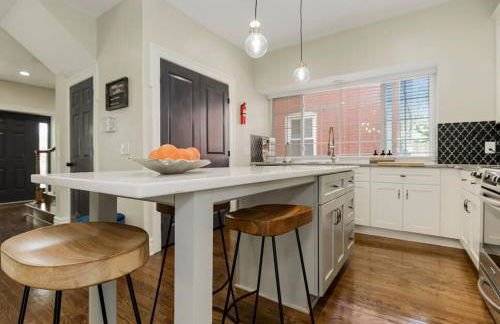 Chic 4BR 3BA Historic Home Near Country Club Plaza - Photo 24