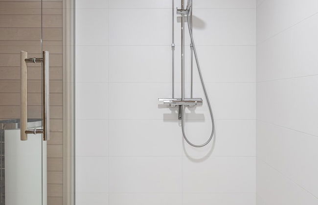 Stylish New 1BR Home with Sauna, Hosts 4 Guests - Foto 18