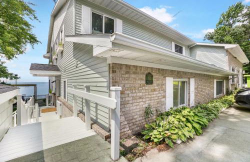 6BR Houghton Lake House with Indoor Pool, Hot Tub and Golf Simulator - Photo 37