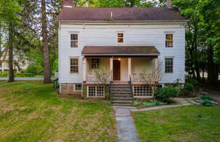 Relax in Style at Historic Modern on Main with Modern Amenities Wooded Views - Foto 15