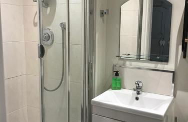 Luxury Refurbished 2 Bedroom Regency Apartment - Photo 17