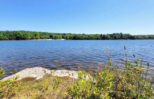 Elk Hollow by Avantstay Lakefront Chalet w/ Game Room & Fire Pit - Photo 60