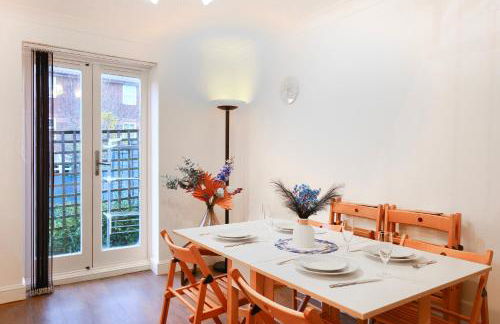 Cosy Wimbledon 4 Bed Home With Garden & Driveway Parking - Foto 22