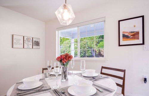 Kirkland Elegant 4B 2 5B Family Retreat with Designer Decor - Photo 19