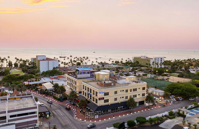 Modern Corner Unit Pool Steps From Palm Beach - Foto 11