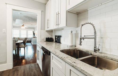 Luxe 3BR Retreat Nr Downtown & Pier Pet-Friendly - Foto 16