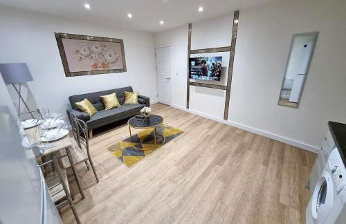 16A Ground floor setup for your most amazing relaxed stay Free Parking Free Fast WiFi - Foto 30