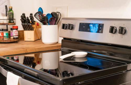 Madrona's Guesthouse- Convenient location, pet friendly - Foto 30