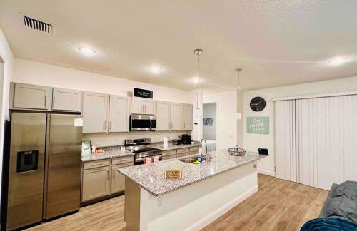 Luxury King Suite, 3BR 2BA, Beach Vibe, Top-Tier Amenities, Prime location - Foto 8