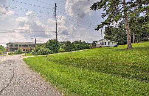 Idyllic Getaway with Deck about 4 Mi to Dtwn Athens - Foto 25