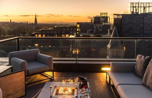 Stunning and central three bedroom Penthouse with roof terrace - Photo 1