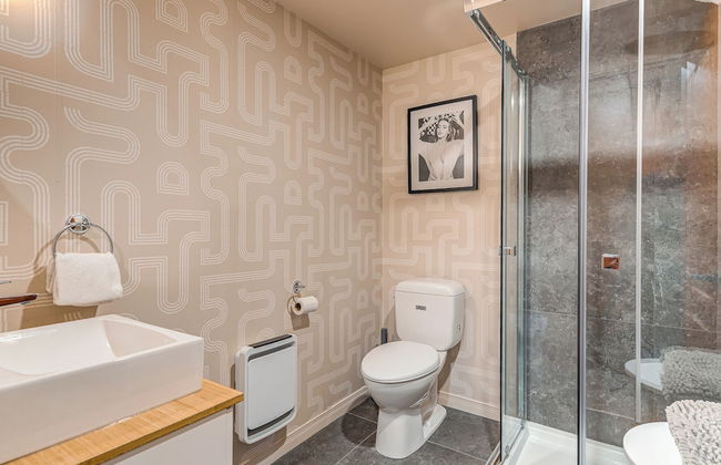 Quebec City 2 Bedroom Treasure - Photo 15