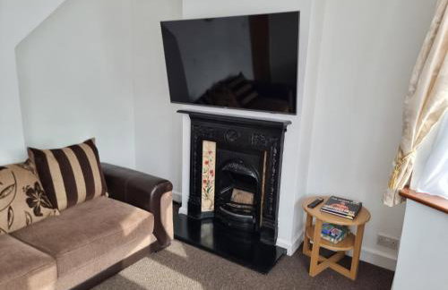 Entire 3 bedroom home with Parking in Welling, London, UK - Photo 72