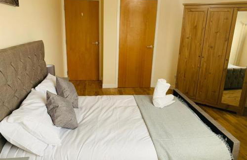 Modern 2 Bed Apartment, Close to Gla Airport & M8 - Foto 14