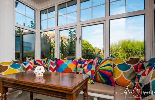 Beachside period family home. 5 BR spacious, comfortable. - Photo 7