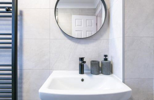 Modern 3BR Home - Designated Parking - Groups - Foto 33