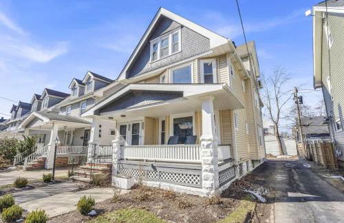 Stylish Retreat by Shaker Square, Fast WiFi, Porch - Foto 5