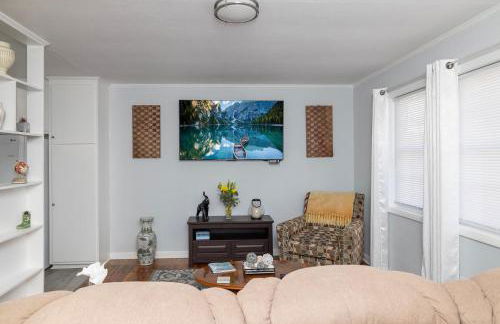 Private Hot Tub & Swing, Vintage Nintendo with Large Parking & EV ready - Foto 17