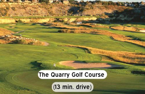 Chic 1BR w Gym & Parking Near Rvrwalk & Dome - Foto 9