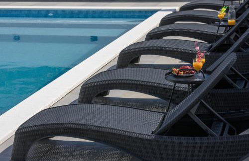 Villa Barbara & Zoran with free parking and heated swimming pool - Photo 16