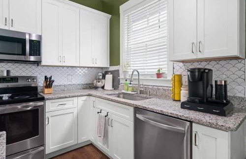 Renovated Dog Friendly Duplex Near Food & Fun Fully Fenced Yard and Private Parking - Foto 61