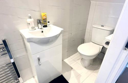 Stylish Modern, Private Apartment,15 Mins To Central London - Photo 23