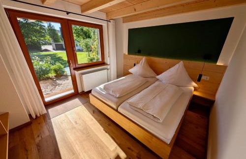 Gästehaus Philipp im Herzen des Fichtelgebirges - 5 Ferienwohnungen, großes Grundstück, Wald und Wiese, Wohnung mit privater Sauna, kostenfreie Parkplätze, WLAN - Foto 11