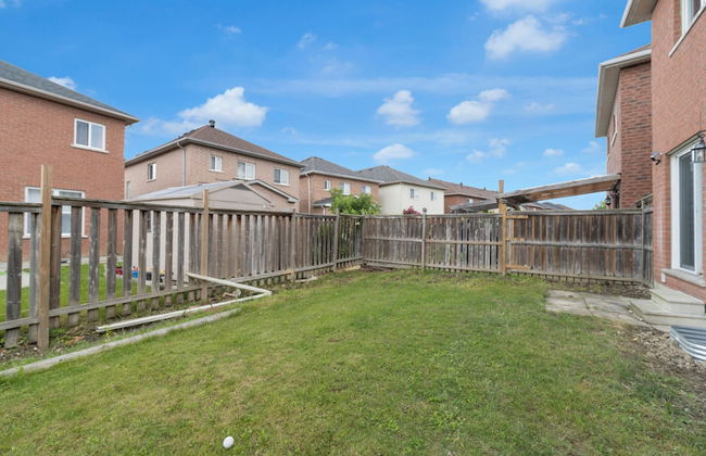 Beautiful House - On A Quiet Street - Photo 60