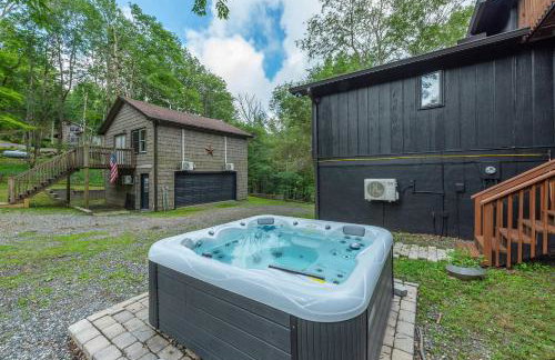 6 Br Cabin Hot Tub Fire Pit Min to Hatley Pointe - Foto 3